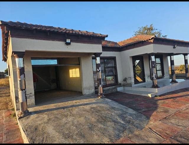 4 BEDROOM HOUSE FOR SALE IN XIHOSANA